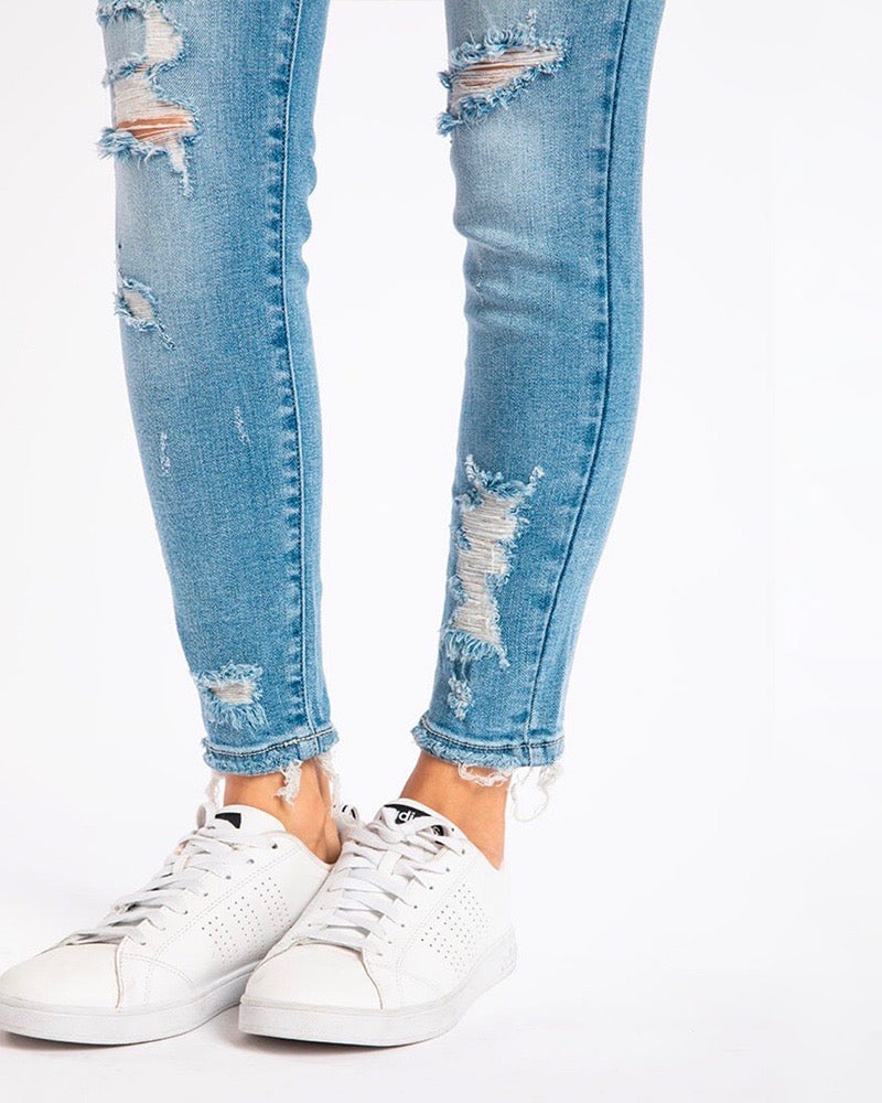 Lizzy_Distressed_Light_Wash_Faded_High_Rise_Skinny_Jeans_KC8373M_6